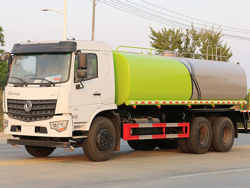 東風后八輪灑水車